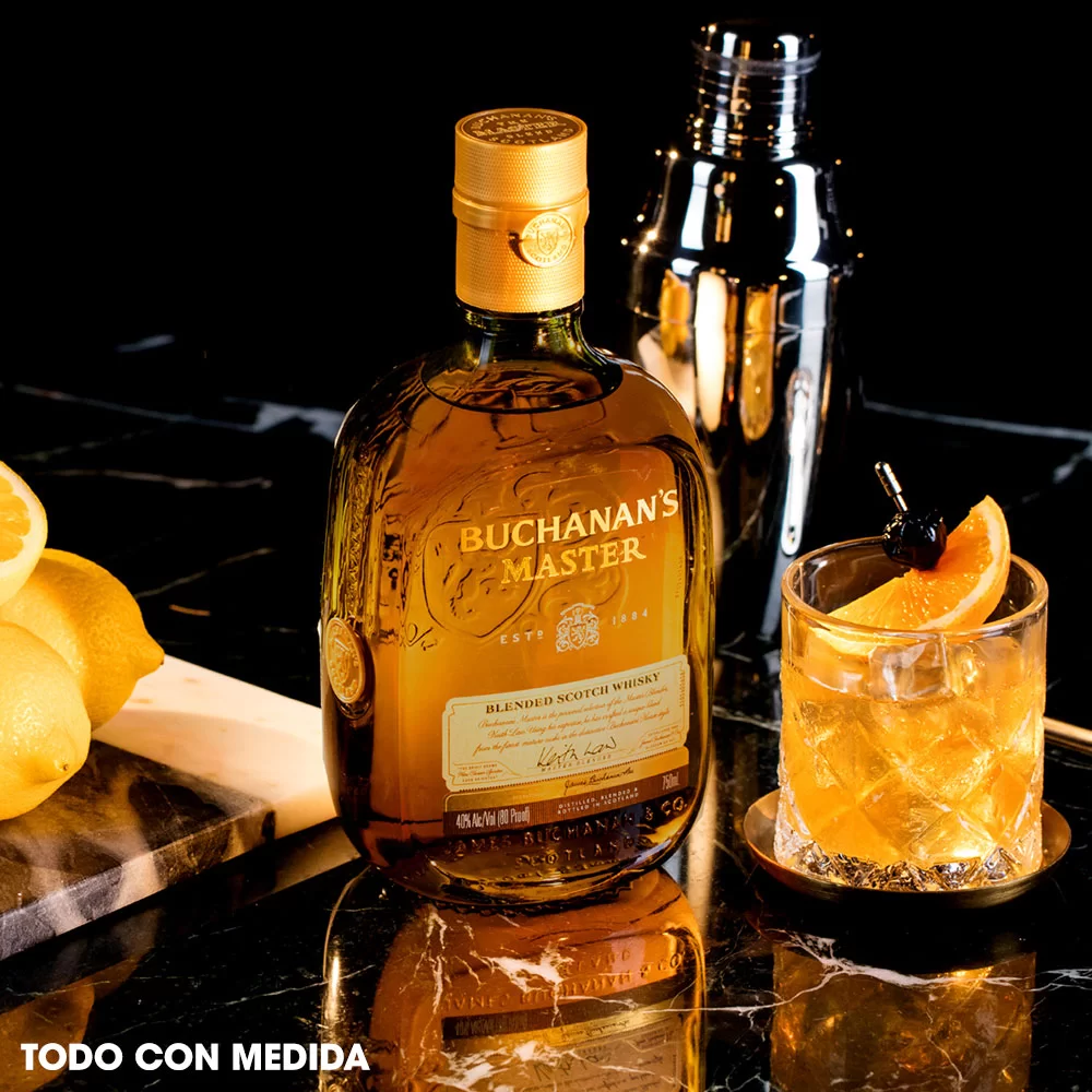 Whisky Buchanans Master 750 ml. + Anforita 2 Whisky Buchanans Master 750 ml.