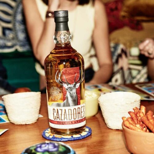 Tequila Cazadores Añejo 750 ml. 3 Tequila Cazadores Añejo