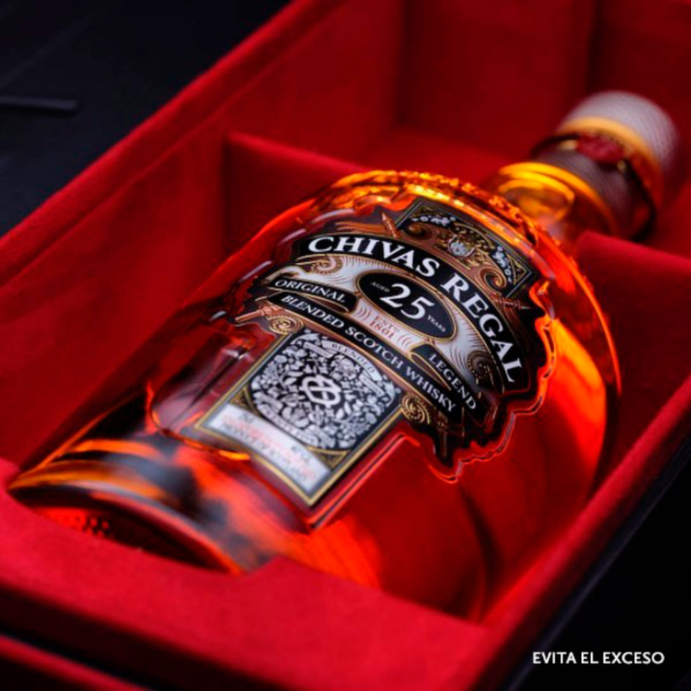 Whisky Chivas Regal 25 Años 700 ml. 2 Whisky Chivas Regal 25 Años 700 ml.