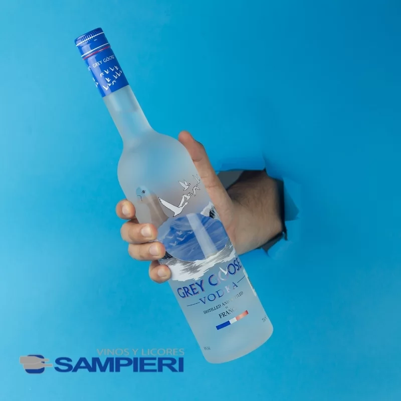 Vodka Grey Goose 700 ml. 2 Vodka Grey Goose 750 ml.