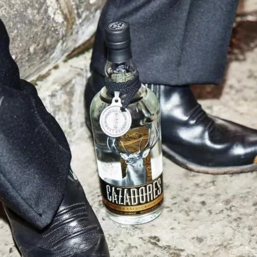 Tequila Cazadores Añejo Cristalino 750 ml. 3 Tequila Cazadores Añejo Cristalino 750 ml.