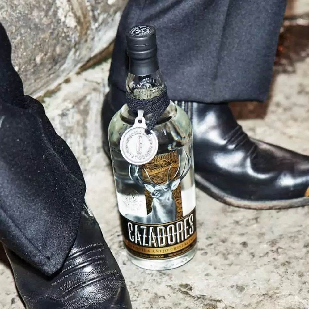 Tequila Cazadores Añejo Cristalino 750 ml. 2 Tequila Cazadores Añejo Cristalino 750 ml.