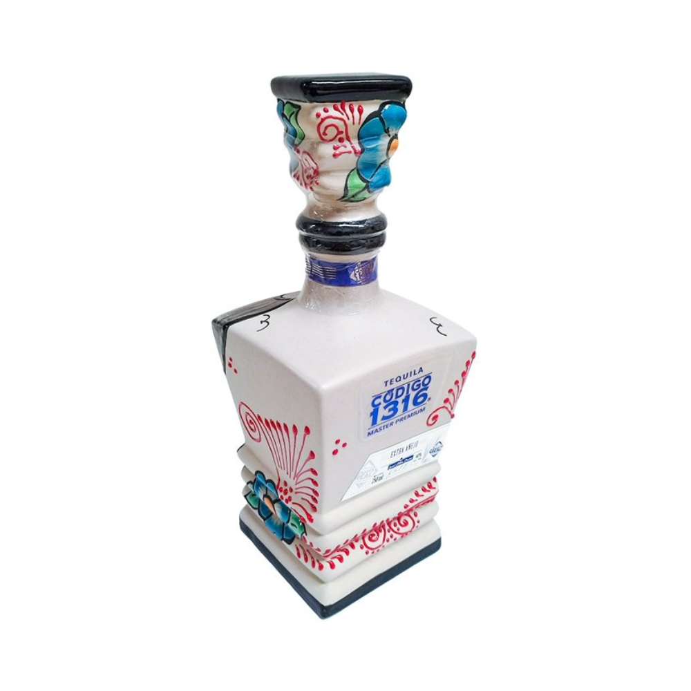 Tequila Codigo 1316 Extra Añejo Ceramica 750 ml. 2 Tequila Codigo 1316 Extra Añejo Ceramica 750 ml.
